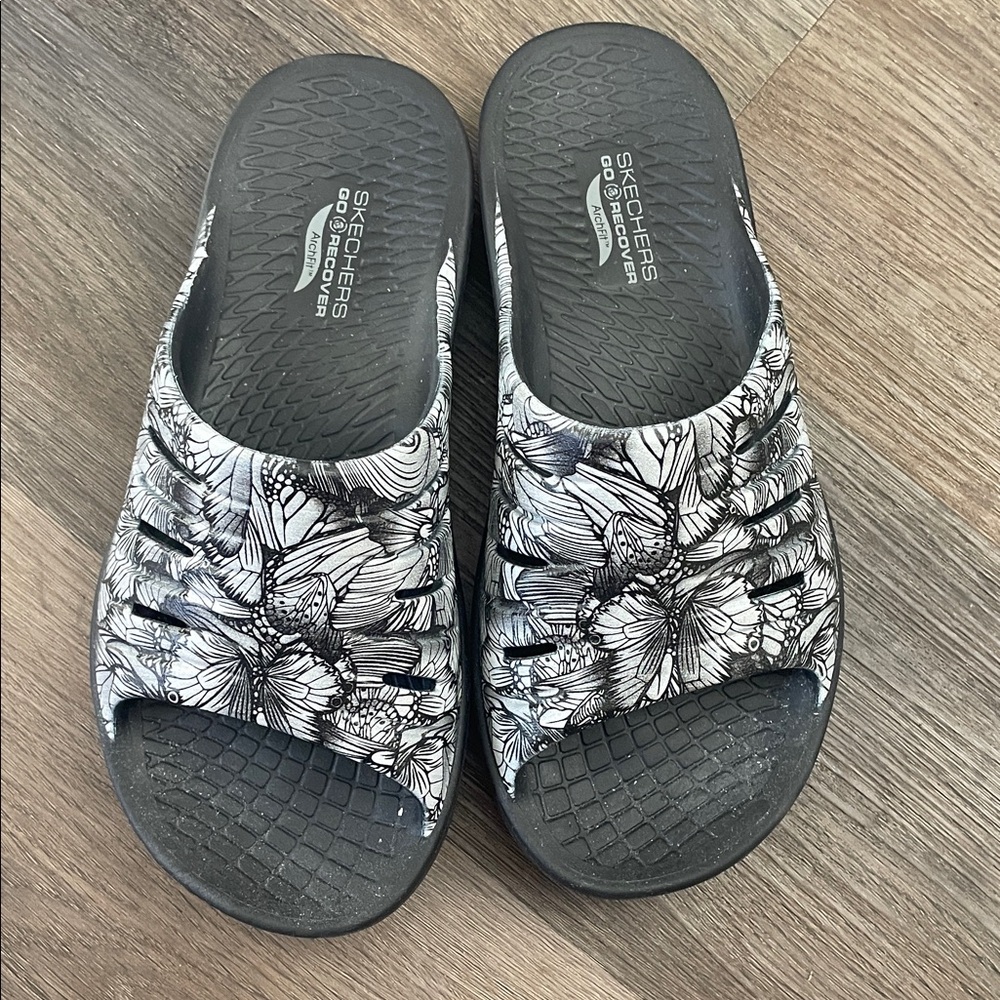 Skechers Monochrome Floral Slide Sandals
